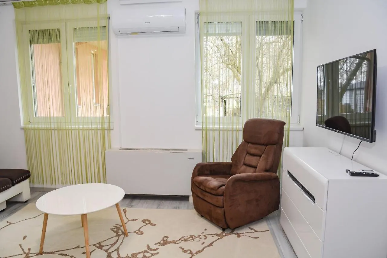 Heli Apartman Хайдусобосло Апартаменты
