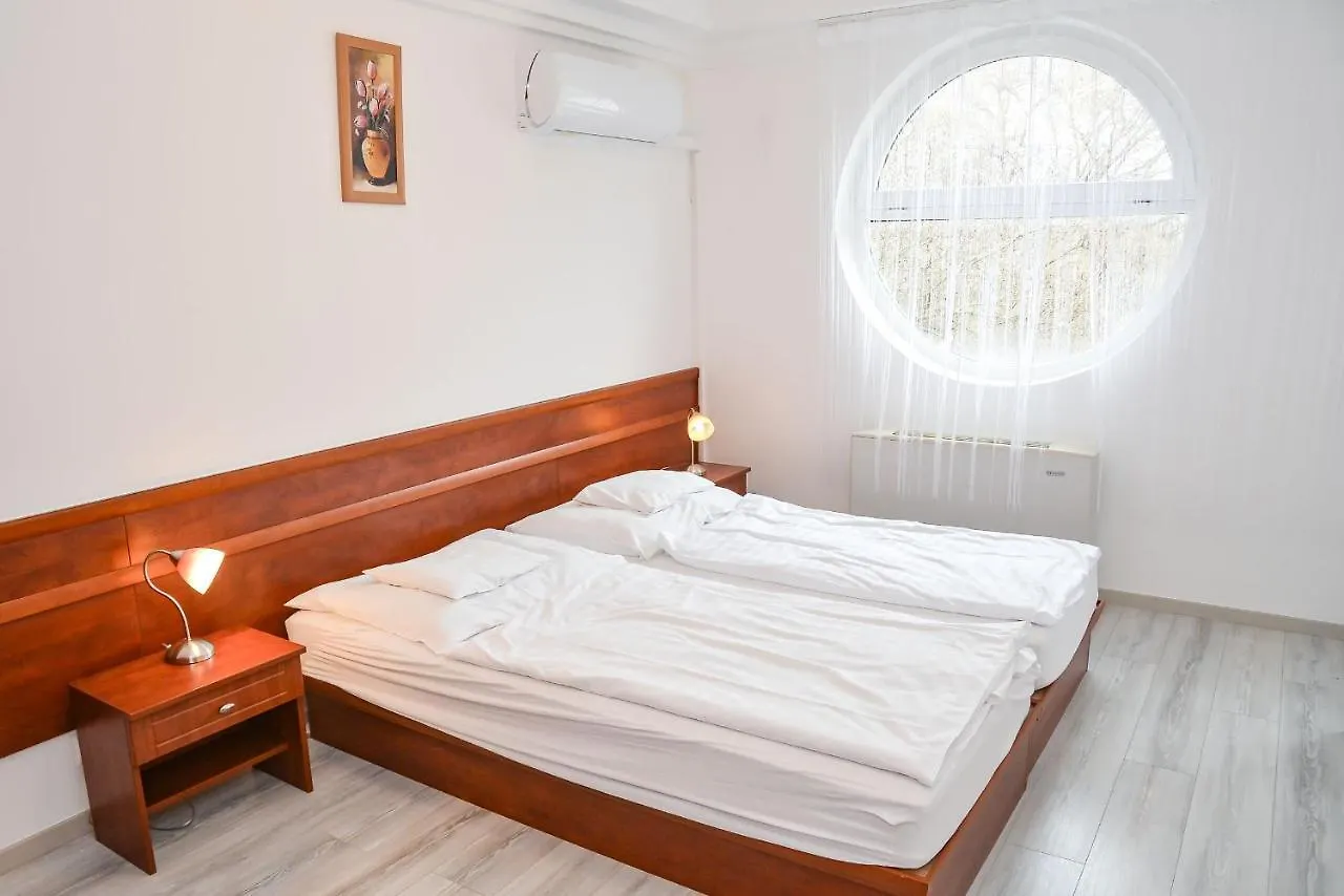 Heli Apartman Hajdúszoboszló Apartament