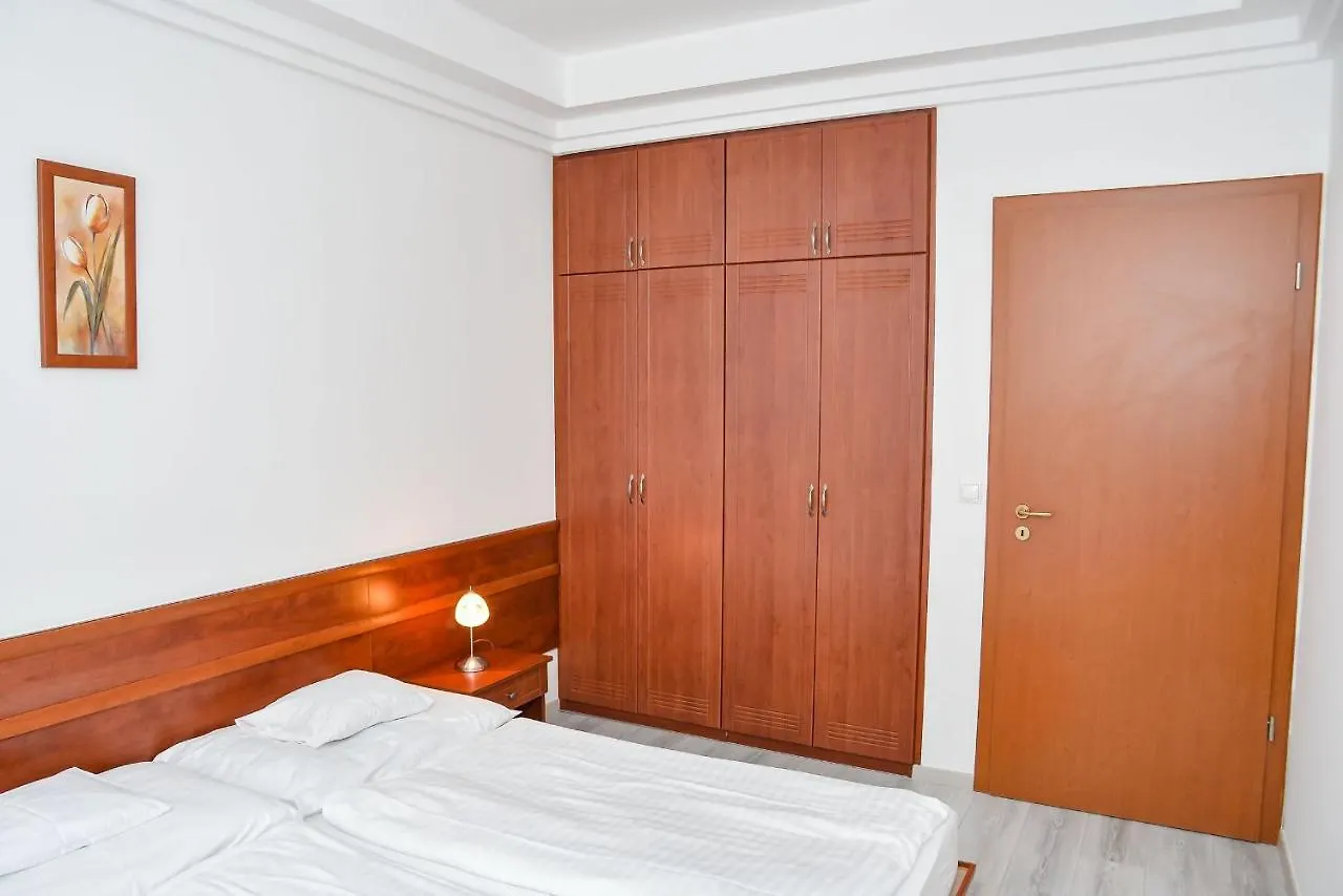 Heli Apartman Хайдусобосло Венгрия