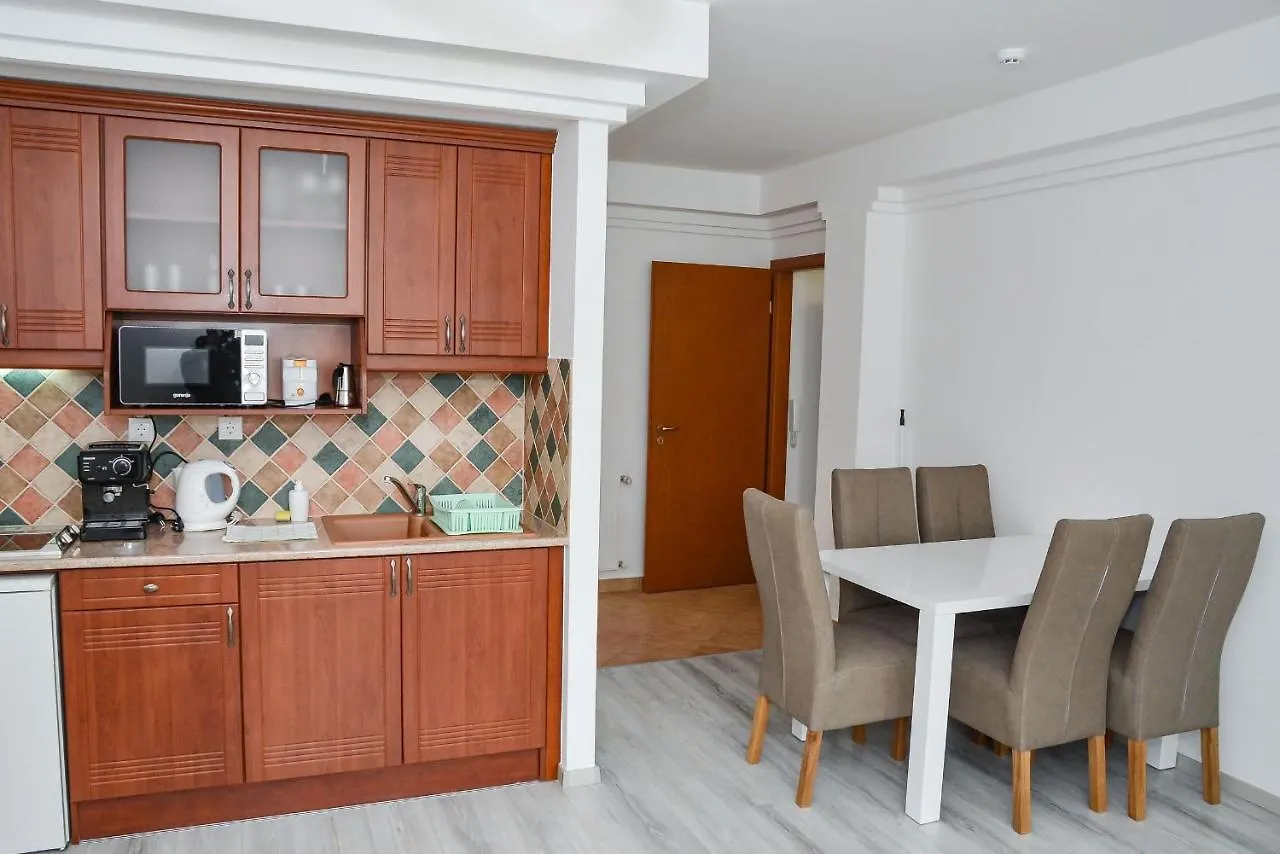 Heli Apartman Хайдусобосло Апартаменты