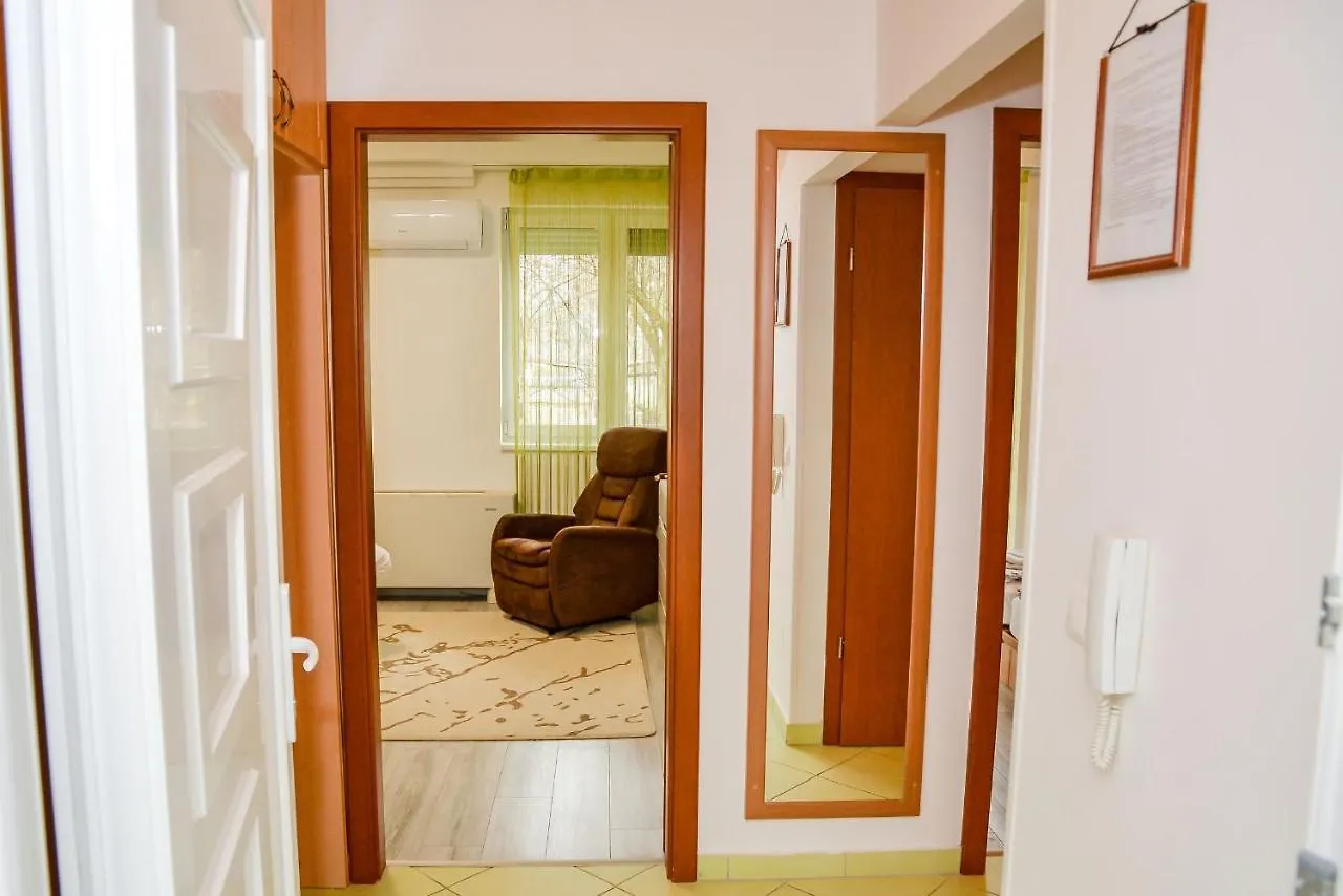Heli Apartman Хайдусобосло 0*,  Венгрия