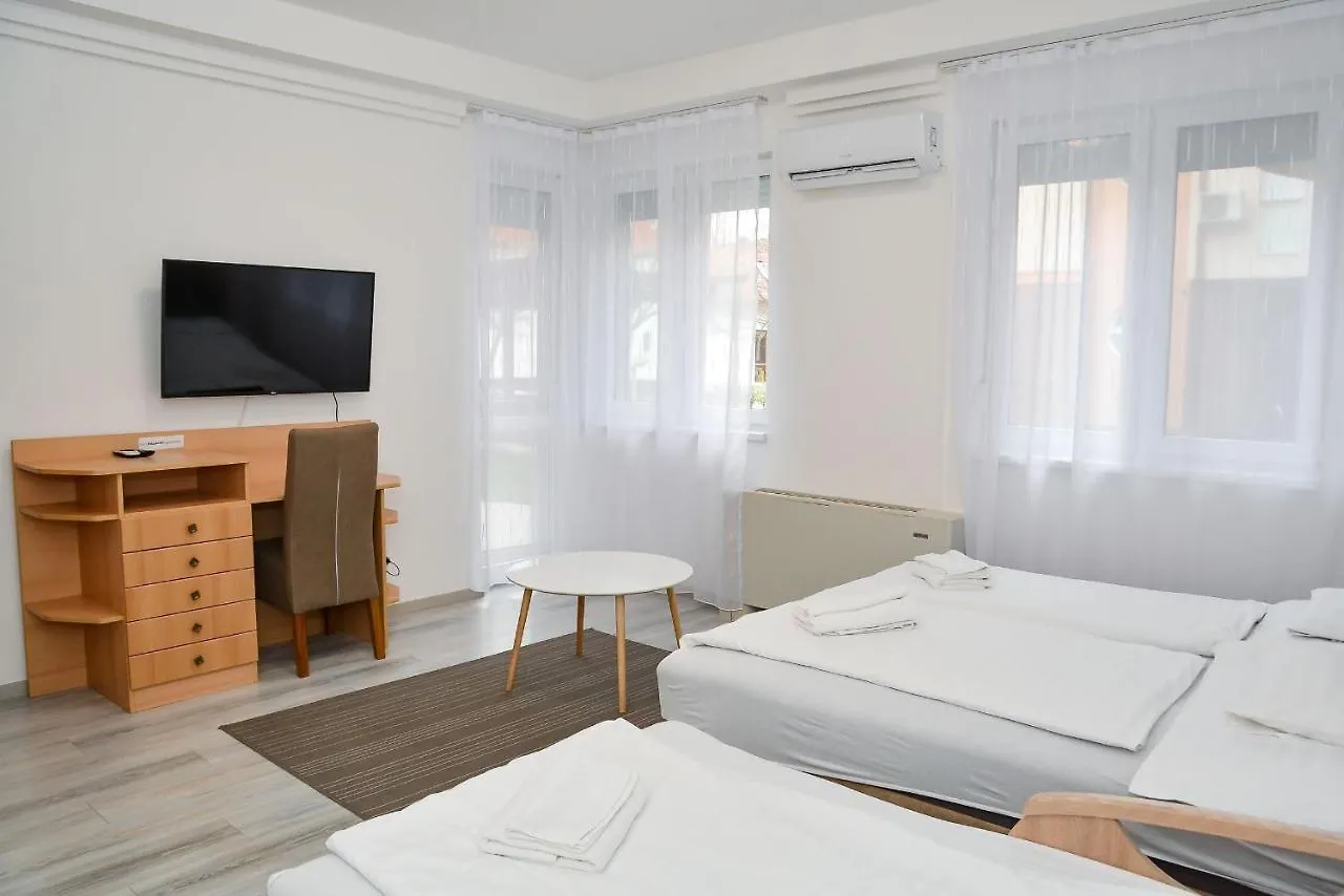 Апартаменты Heli Apartman Хайдусобосло