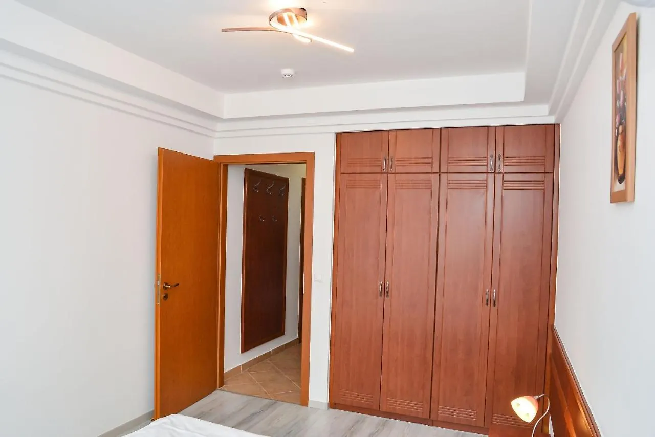 Апартаменты Heli Apartman Хайдусобосло