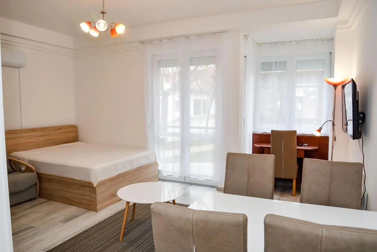 Апартаменты Heli Apartman Хайдусобосло