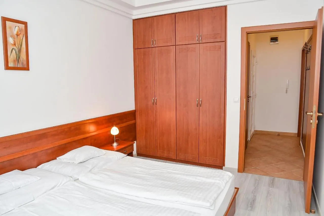 Heli Apartman Хайдусобосло Венгрия