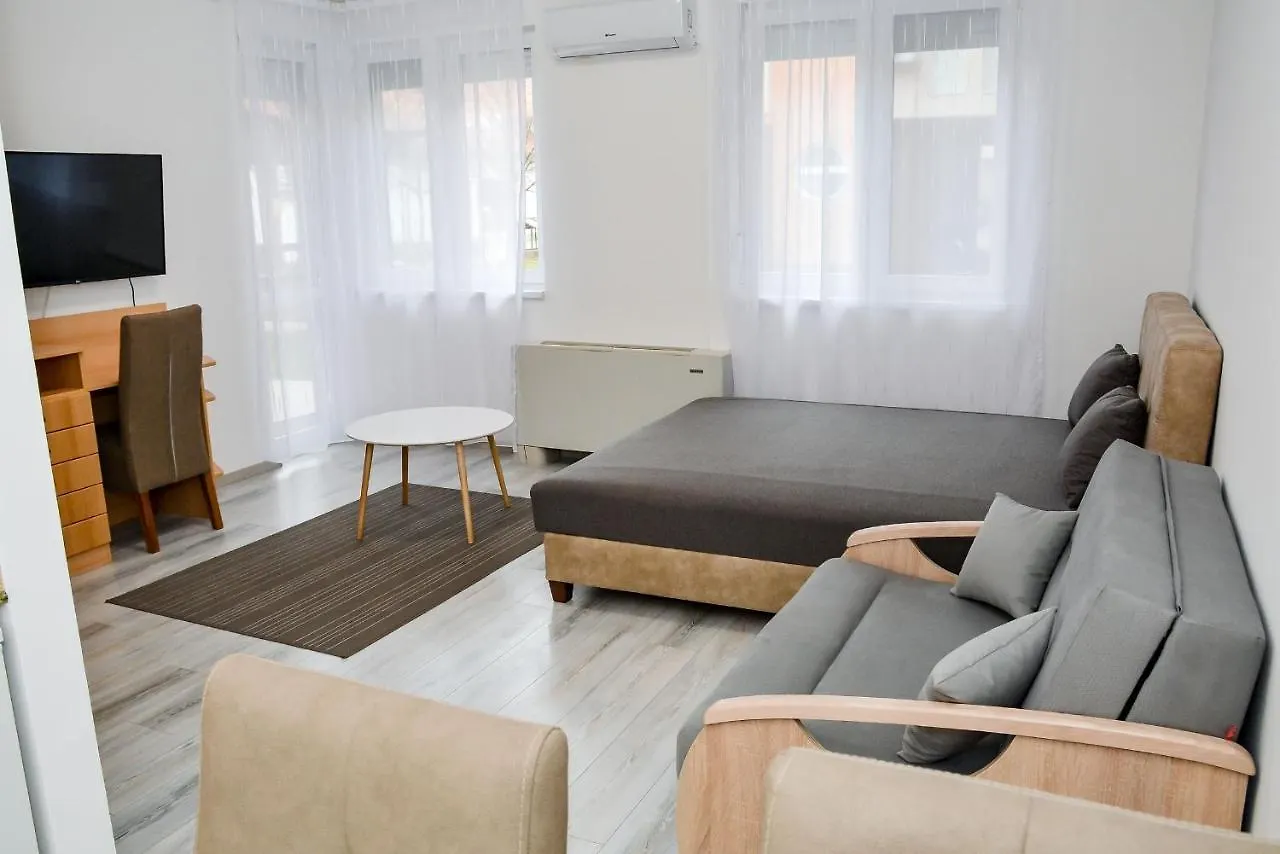 Heli Apartman Хайдусобосло Апартаменты