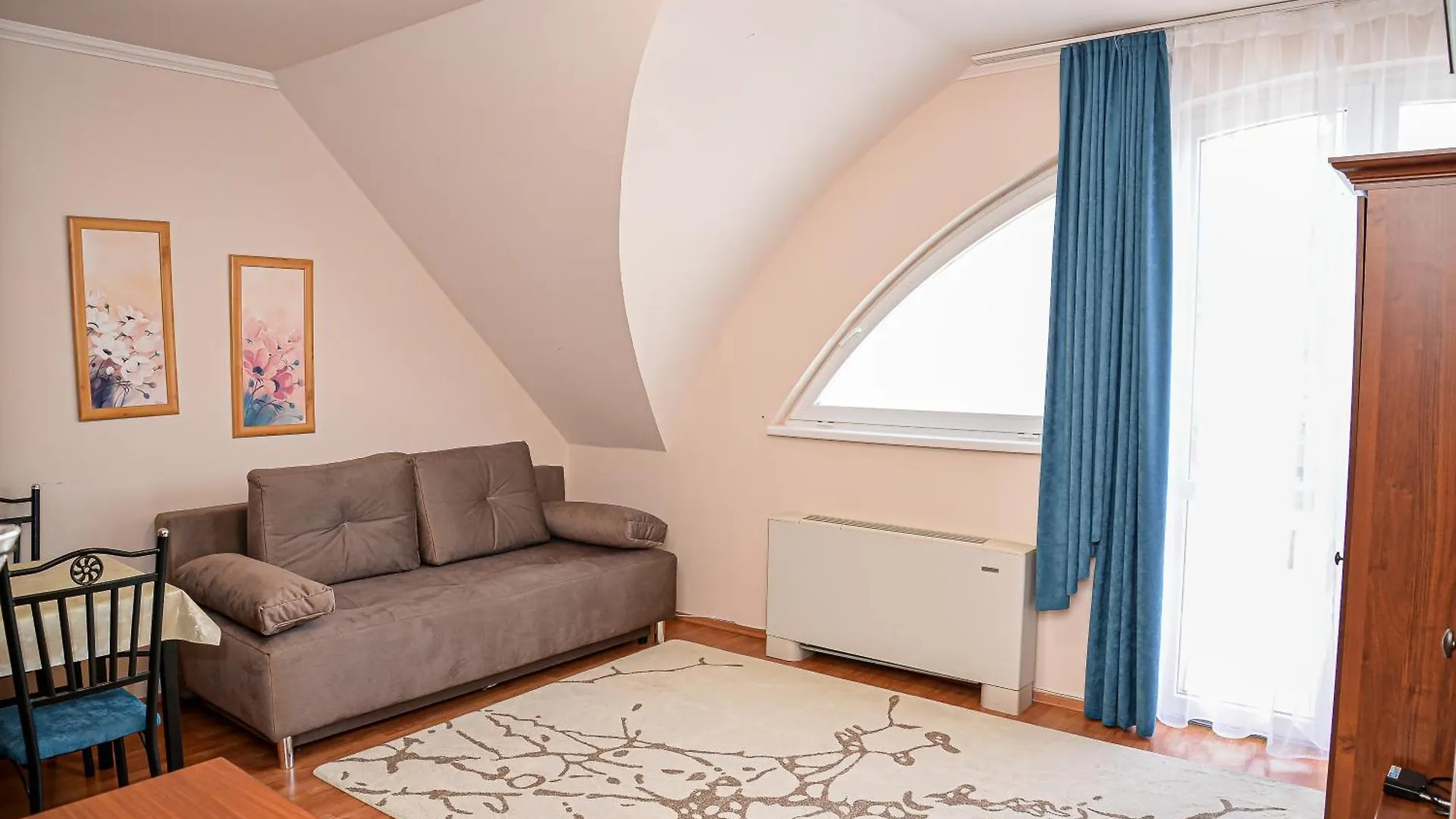 Heli Apartman Хайдусобосло 0*,